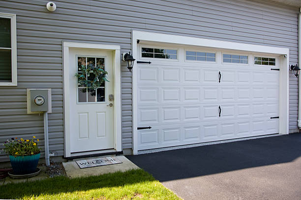 24/7 Emergency Garage Door Panel Replacement experts in Brown County County, IN